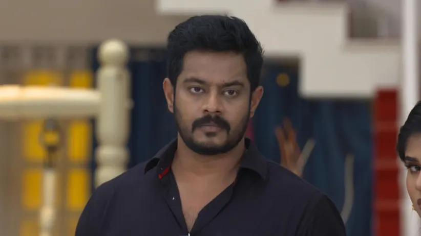 The family is shocked to see Meenakshi - Gokulathil Seethai