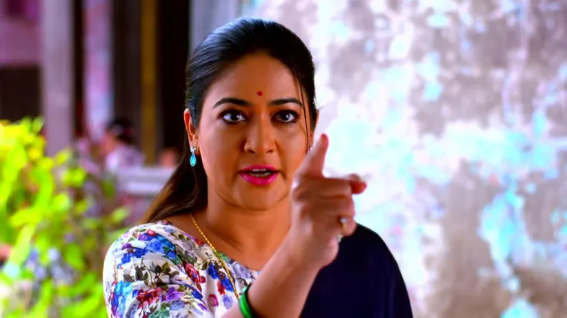 Manjula stops Ajit Kumar from leaving the village - Devmanus