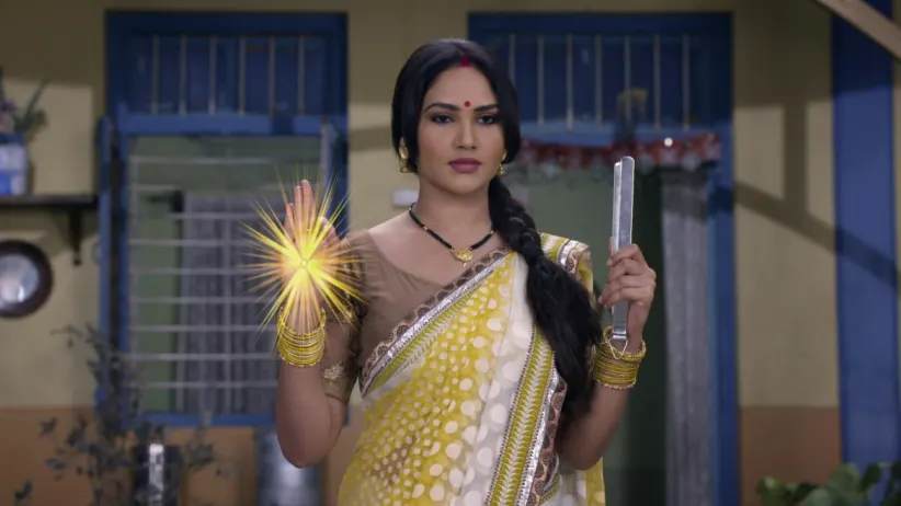 Rajesh becomes Chimti Maiyya - Happu Ki Ultan Paltan