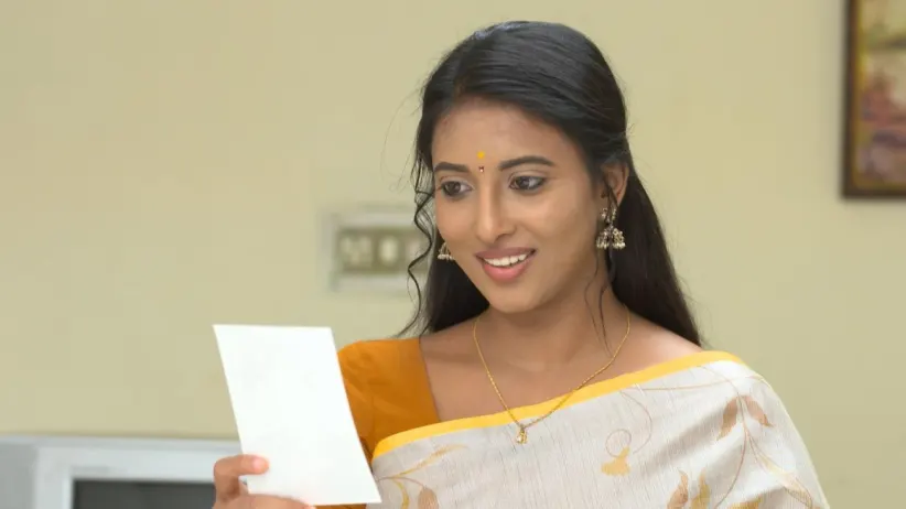 Gandhimati suggests an idea to Elakiya - Gokulathil Seethai