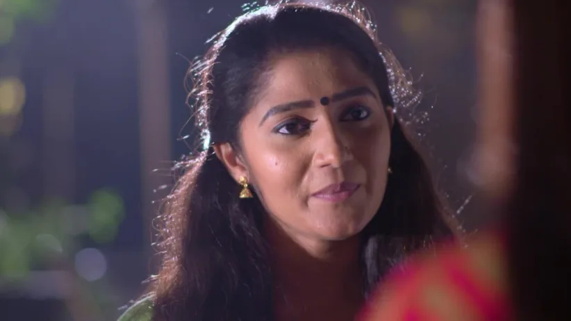 Krishna tries to correct Sreelakshmi - Neeyum Njanuum
