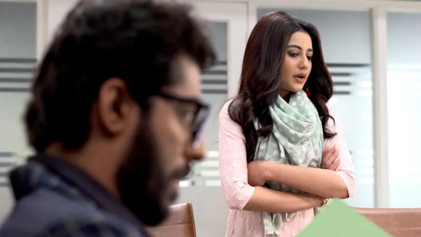 Karan tries to manipulate Radhika - Radhika