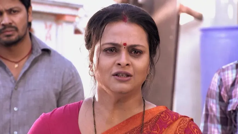 Raghav arrives in the nick of time - Ek Mutthi Aasmaan