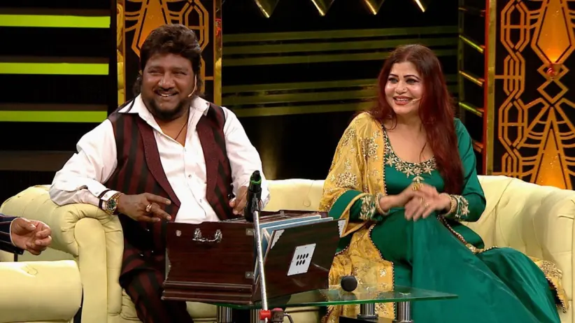 Sardool Sikandar and his family on the show - Hasdeyan De Ghar Vasde