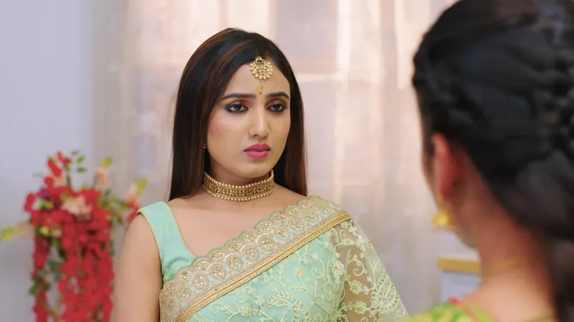 Preeti blackmails Saraswati