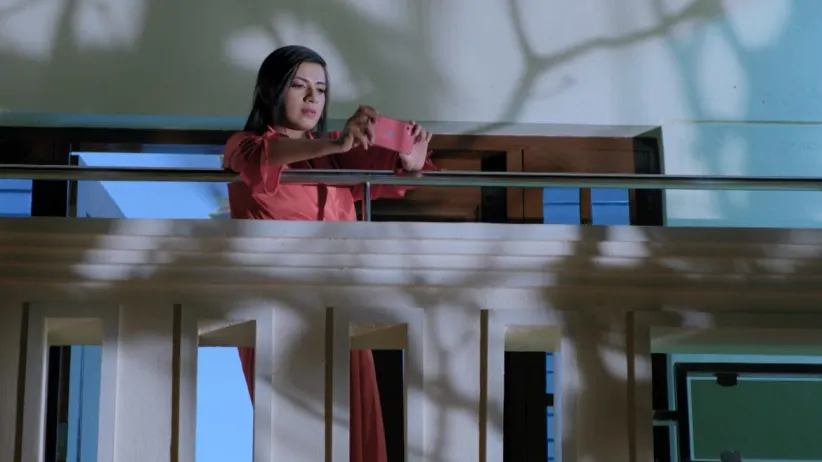 Sanjay Tells Jhende about His Act