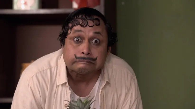 Happu gets rid of the stuck mango seed - Happu Ki Ultan Paltan