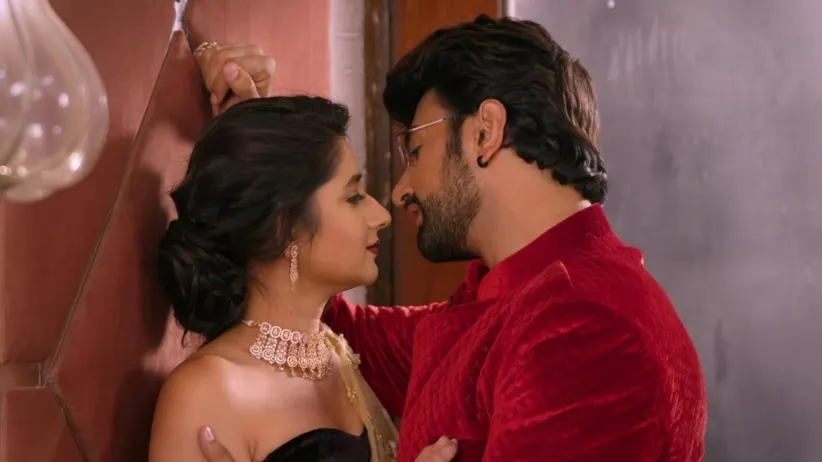 AJ and Guddan get locked in a closet - Guddan - Tumse Na Ho Payega