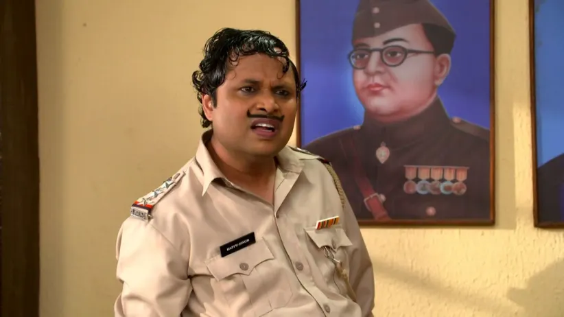 A furious Beni leaves Happu’s house - Happu Ki Ultan Paltan
