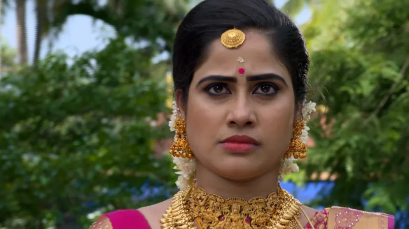 Kanakam shuns Pavithra - Karthika Deepam