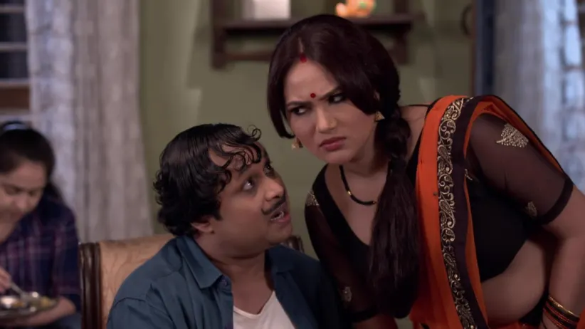 The commissioner agrees to stop Happu’s transfer - Happu Ki Ultan Paltan
