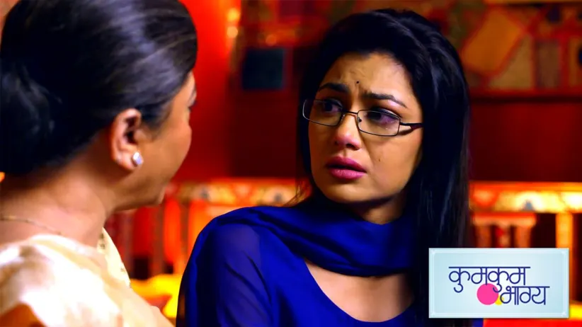 Abhi gives Pragya his wedding invitation card - Kumkum Bhagya
