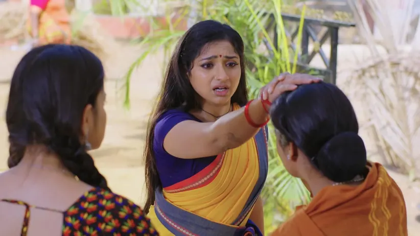 Trinayani tries to find the bride in danger - Trinayani
