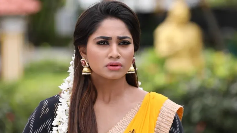 Abhirami is fired from the job - Rettai Roja