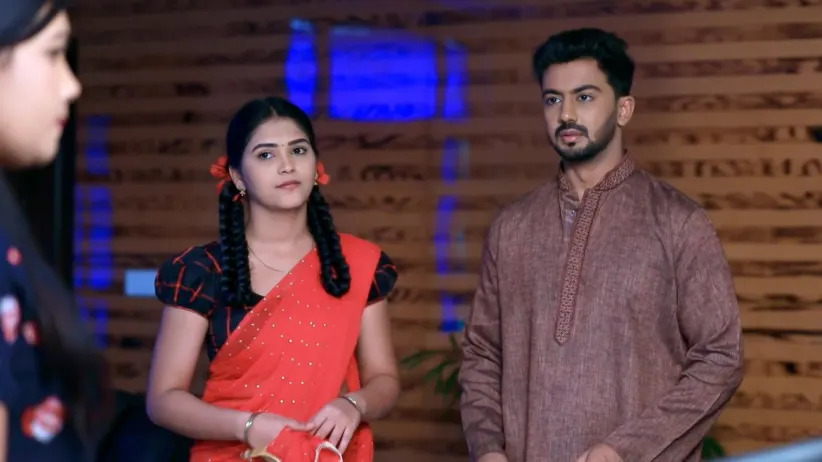 Ambika's talks leave Anika stunned