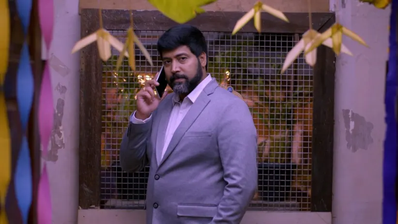 Anu tries to convince Chandra Prakash