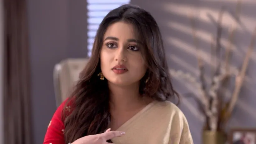 Radhika looks after Karna - Ki Kore Bolbo Tomay