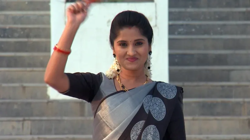 Jai asks Manga to keep a gun - Kalyana Vaibhogam