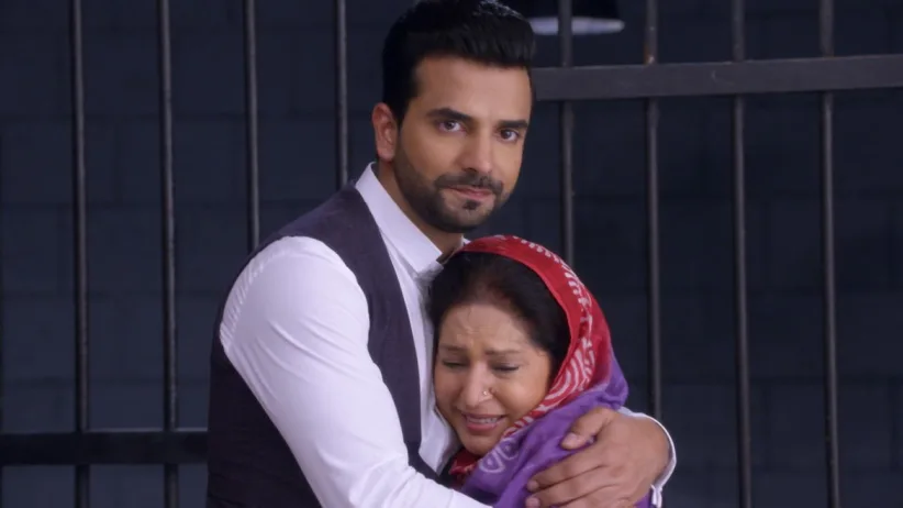 Rishabh bails Preeta out - Kundali Bhagya