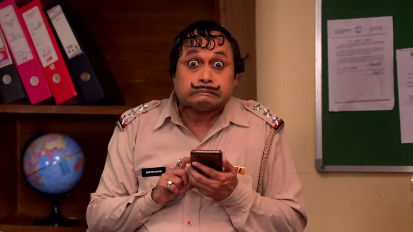Happu gets expensive footwear for Rajesh - Happu Ki Ultan Paltan