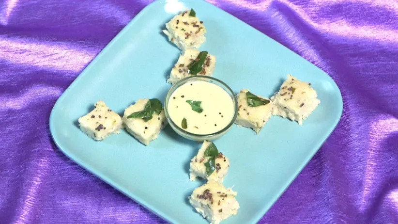 Pohyancha Dhokla and Bread Crunchy Chat - Aamhi Saare Khavayye