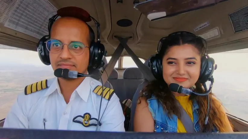 Prajakta flies an aircraft in Dhule - Mast Maharashtra