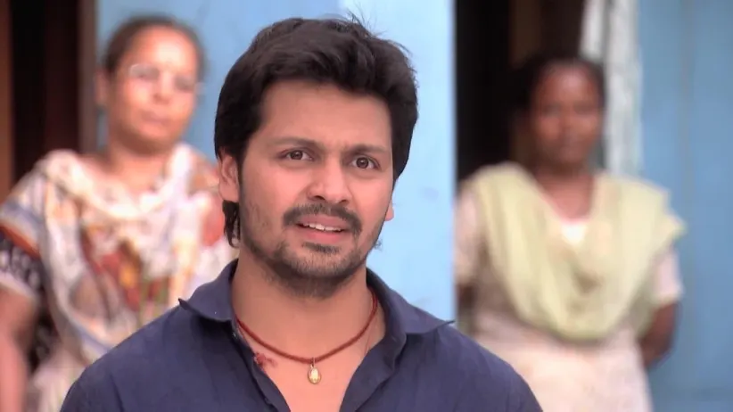 Gauri sees Sahil - Ek Mutthi Aasmaan