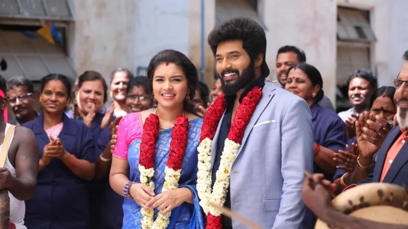 The employees congratulate Parvathy and Adithya - Sembaruthi