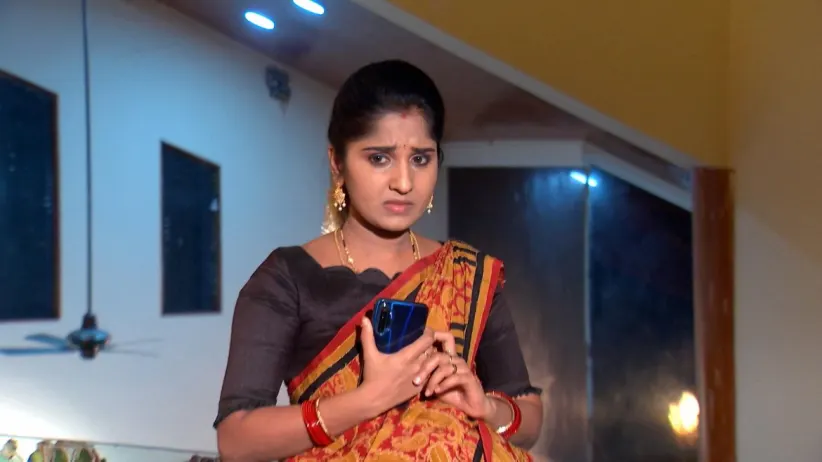 Nithya switches off Swarupa’s phone - Kalyana Vaibhogam