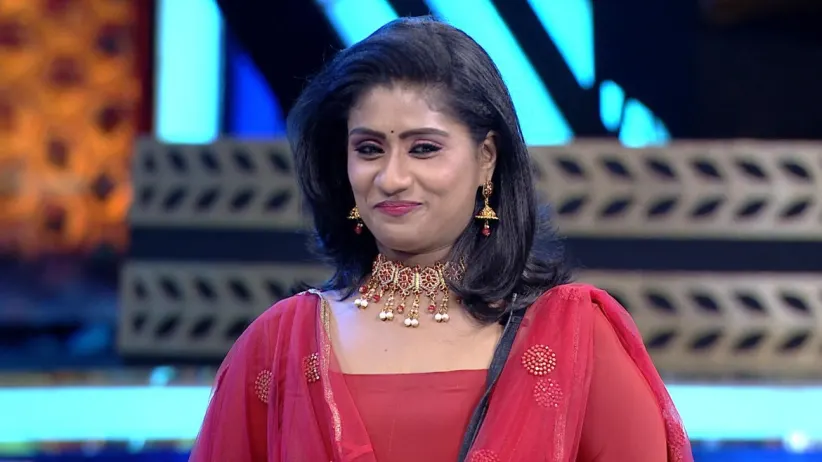 Akhila from Piriyadha Vendum Varam competes - Super Mom Season 2