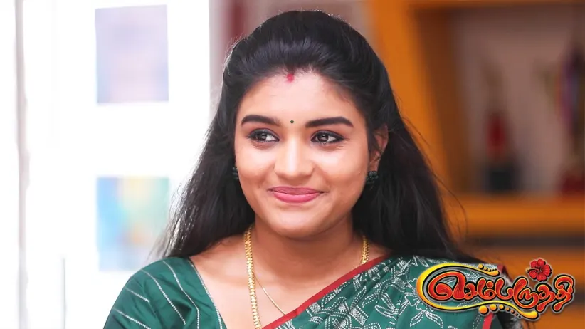 Parvathy uses mud to make the skin cream - Sembaruthi