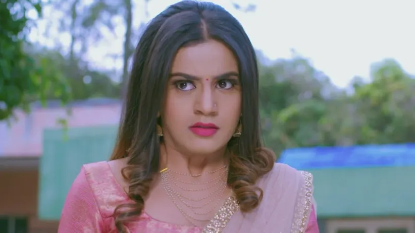 Neeli saves Shivani - Naagini 2