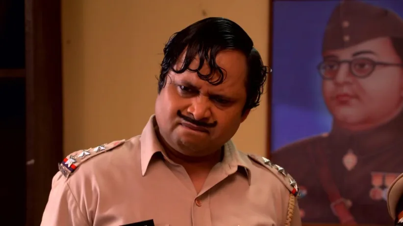 Stolen footwear brings trouble for Happu - Happu Ki Ultan Paltan