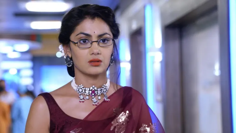 Abhi Meets Shakeel - Iniya Iru Malargal