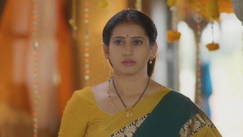 Kalyani finds Madhuri’s photos missing - Inti Guttu
