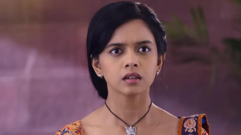 Rani sees a man threatening Ramadheer - Apna Time Bhi Aayega