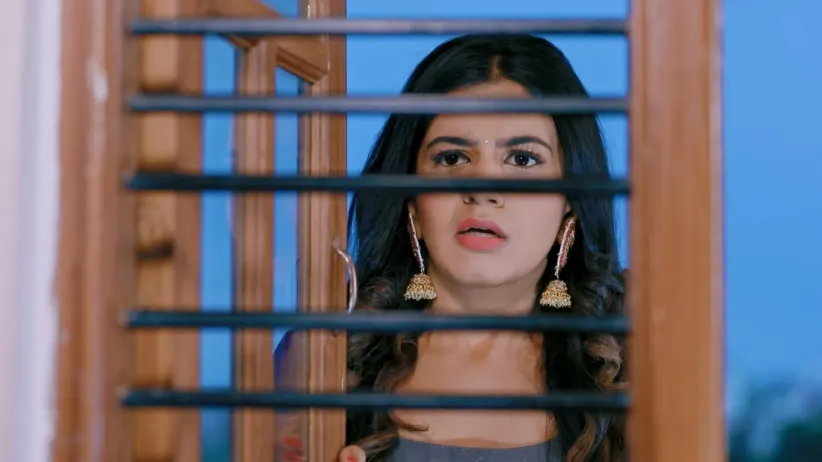 Shivani stunned when Trivikram agrees for marriage - Naagini 2