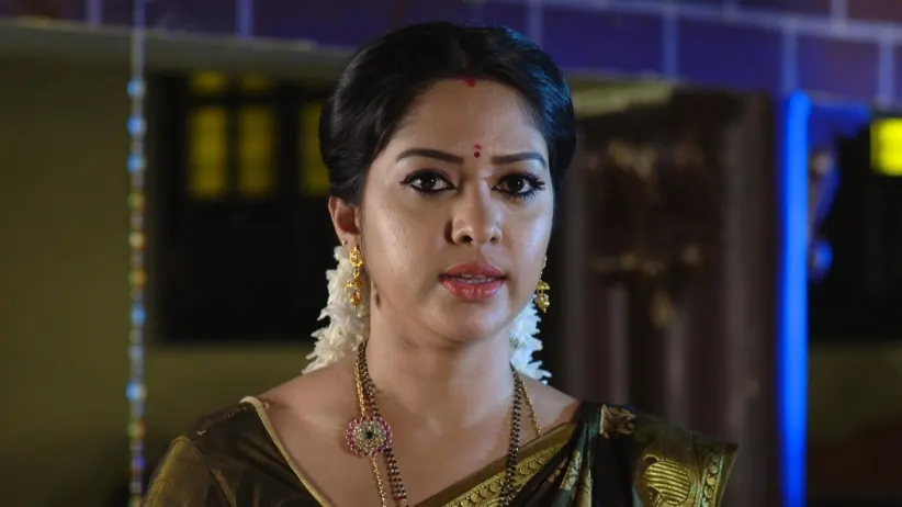 Seetha feeds Manjula - Rama Sakkani Seetha