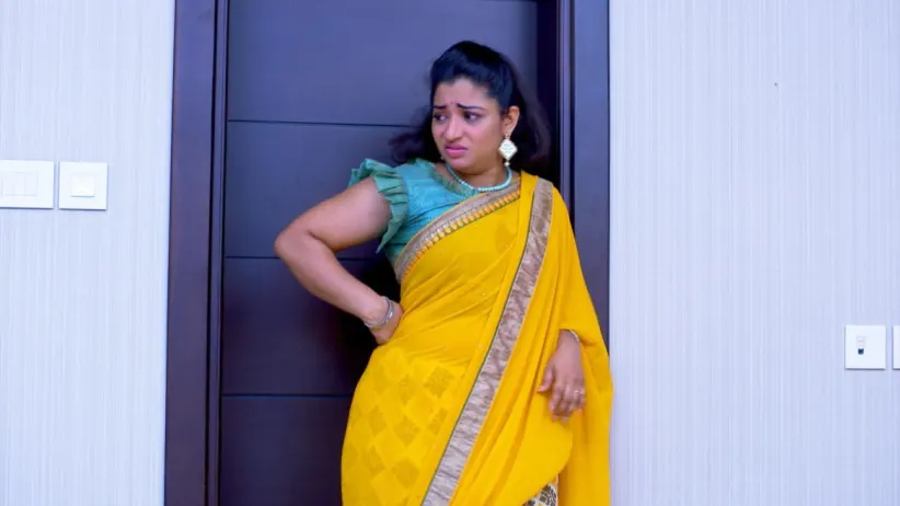 Vimala throws the jackfruit away - Manampole Mangalyam