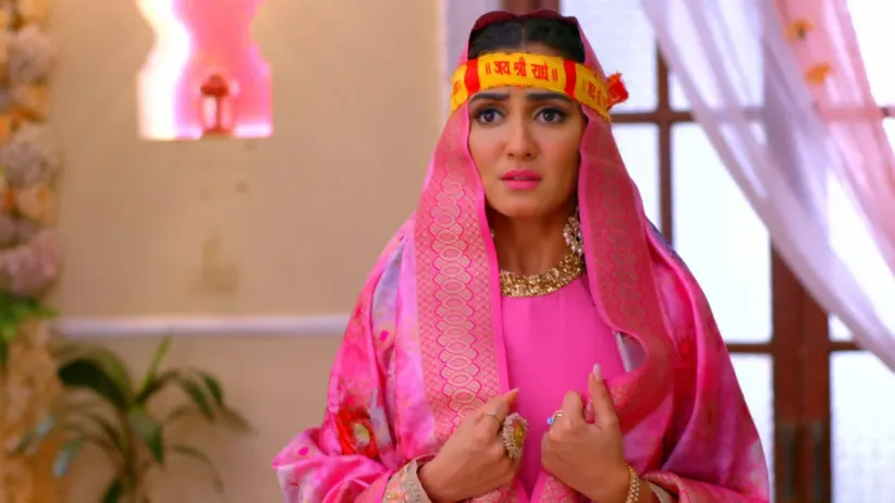 Sumitra becomes suspicious of Renuka and Navya - Hamariwali Good News