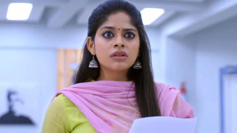 Anu laments before Surya Prakash's chair - Neethane Enthan Ponvasantham