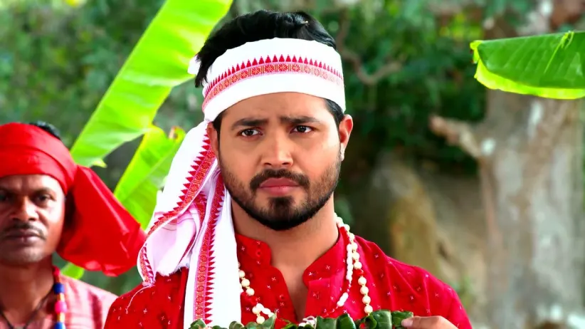Kuhu and Prabhu pretend to be a couple - Hey Prabhu