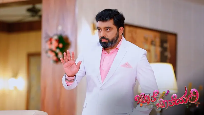 Anu gives Aryavardhan a rose - Jothe Jotheyali