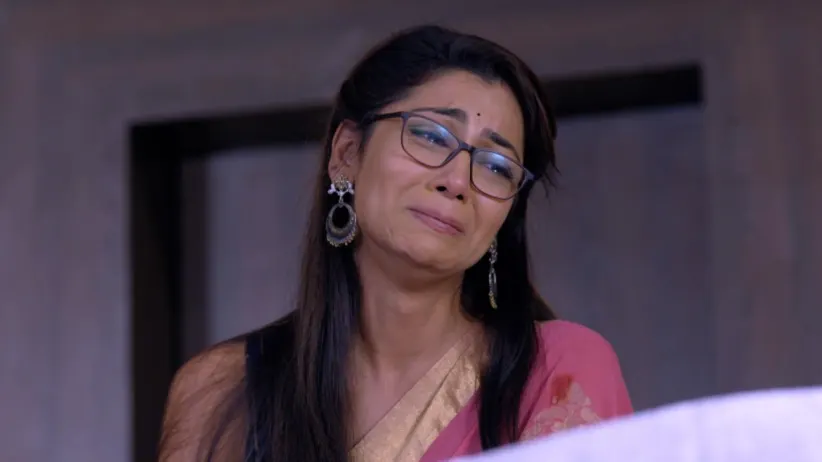 Pragya Rushes Abhi to the Hospital - Iniya Iru Malargal
