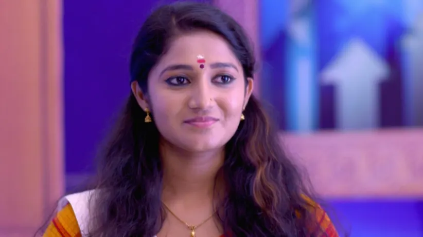 Ravi Varman consoles Sreelakshmi - Neeyum Njanum