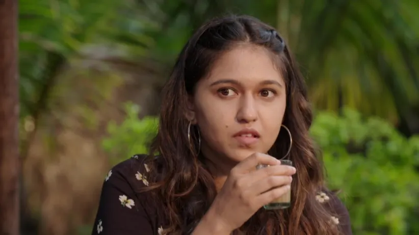 Sai's mother sees Aditya and her daughter together - Majha Hoshil Na
