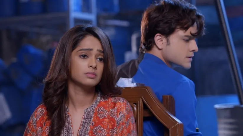 Prachi manages to call Pragya - Kumkum Bhagya