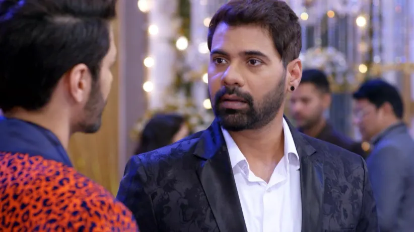 Rhea Meets Pragya - Iniya Iru Malargal
