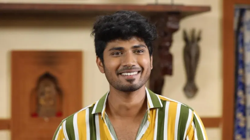Sanjeev helps Kanthaswami - Rettai Roja