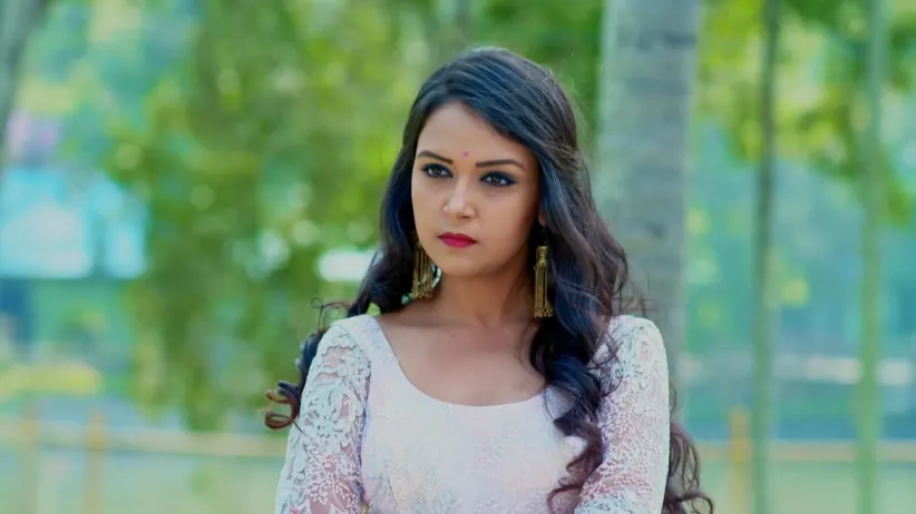 Amulya and Vedanth compete in a 'lagori' match - Gattimela